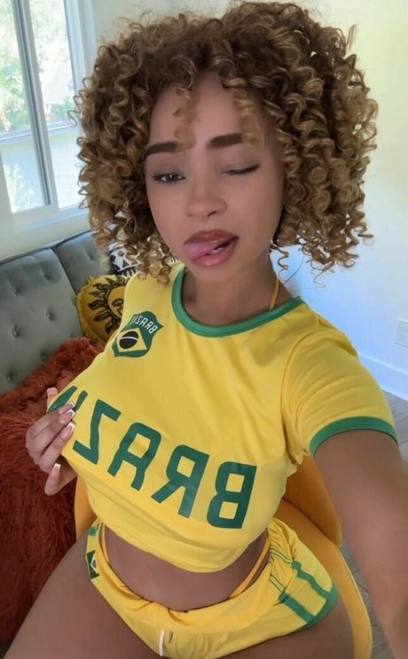 KiaraPeachy sex actress picture