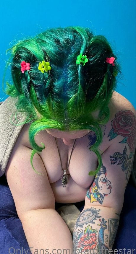 brattytreestar model nude photo