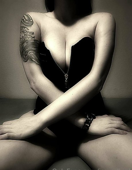 isaredbird nudes pornstar archive