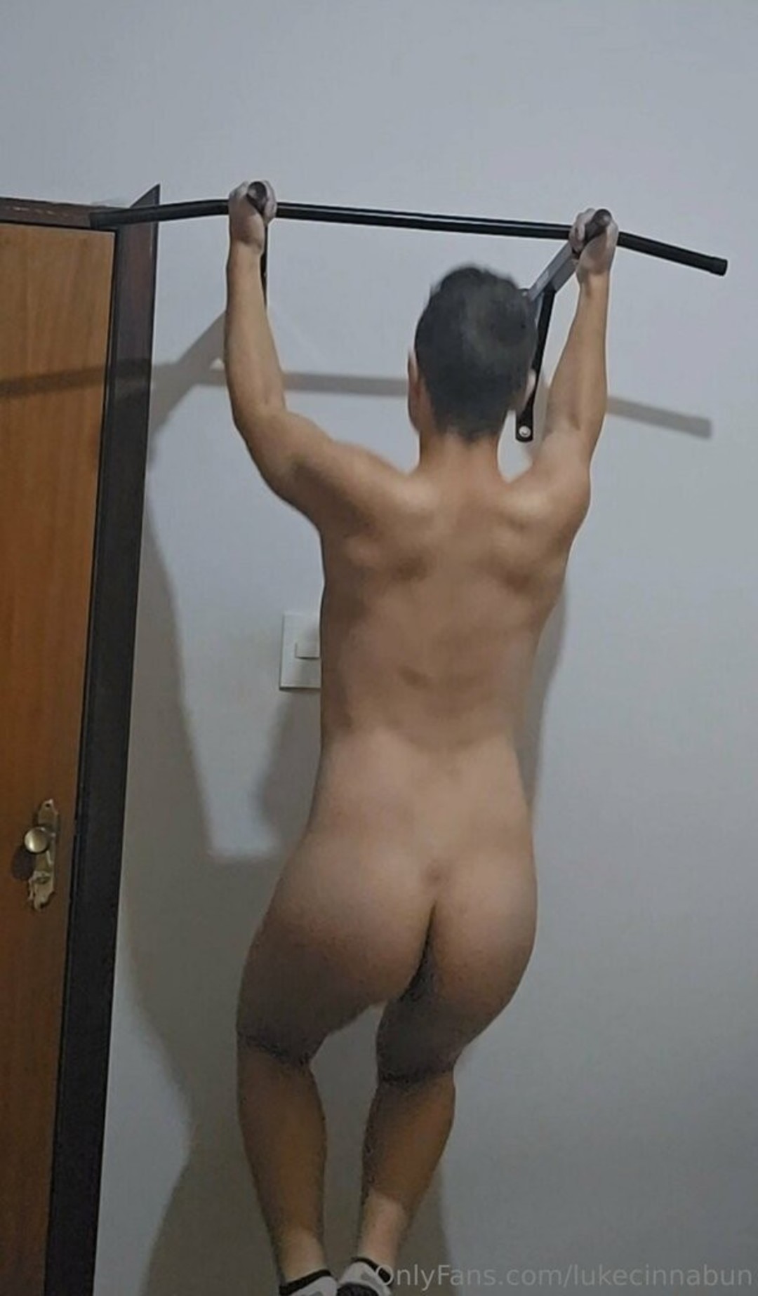 lukecinnabun sexy model image