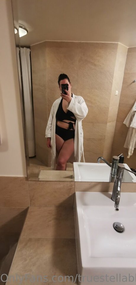 truestellablue model top photos