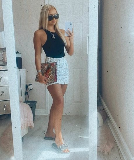 Lily Mcalpine pretty model image