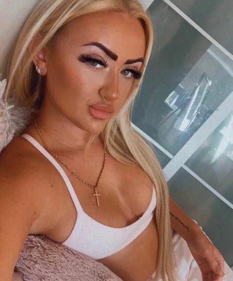 Lily Mcalpine sex model image