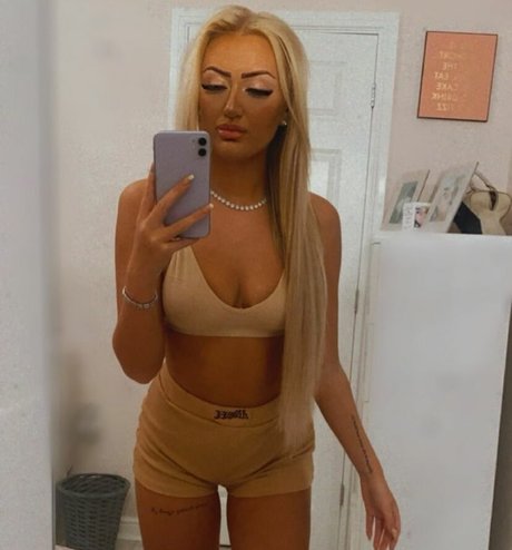 Lily Mcalpine sexy star pictures