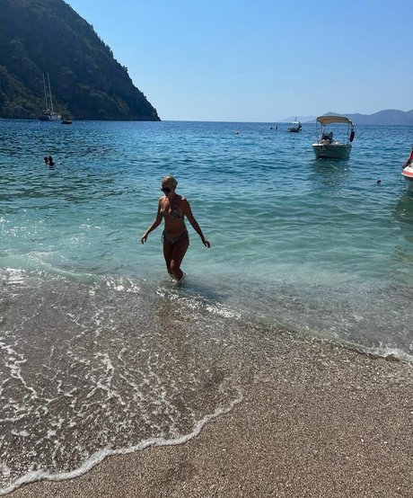 Lily Mcalpine nudes model pics