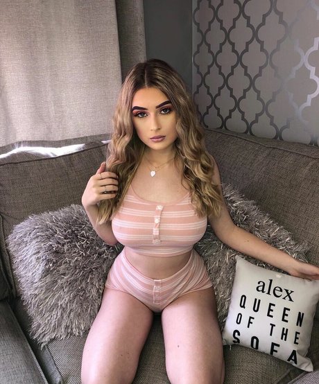 Alex Estelle star nudes photos