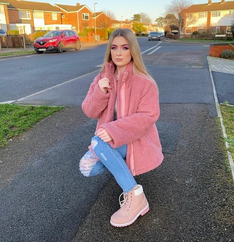 Alex Estelle star high quality photo