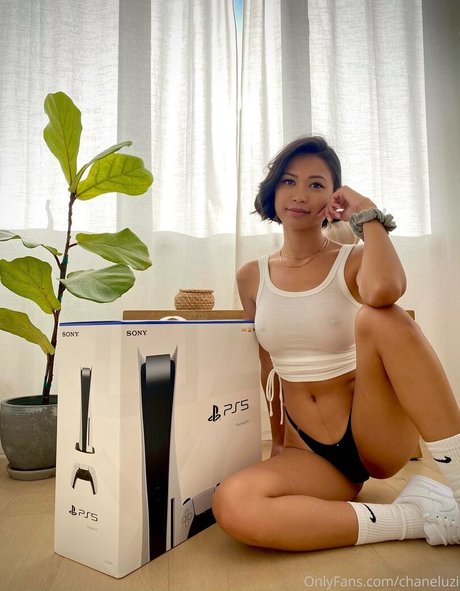 chaneluzi perfect actress gallery