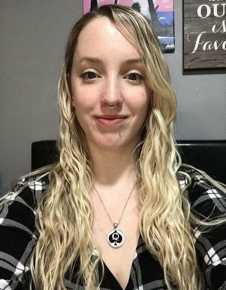 HotwifeAly porn actress images