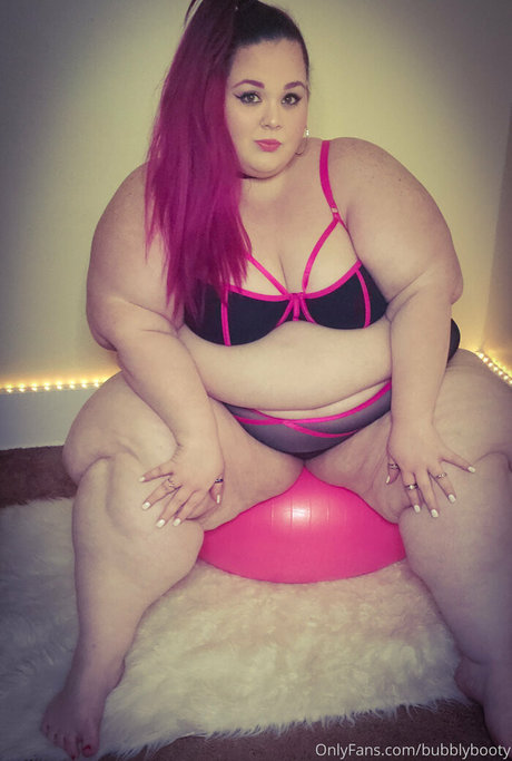 bubblybooty exclusive model img