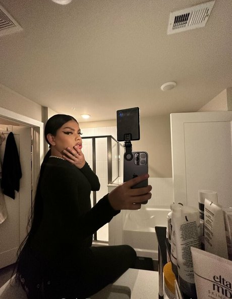 Yourplaybunnyy naked star images