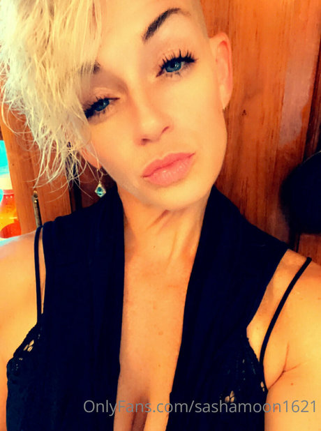 sashamoon1621 nice pornstar image