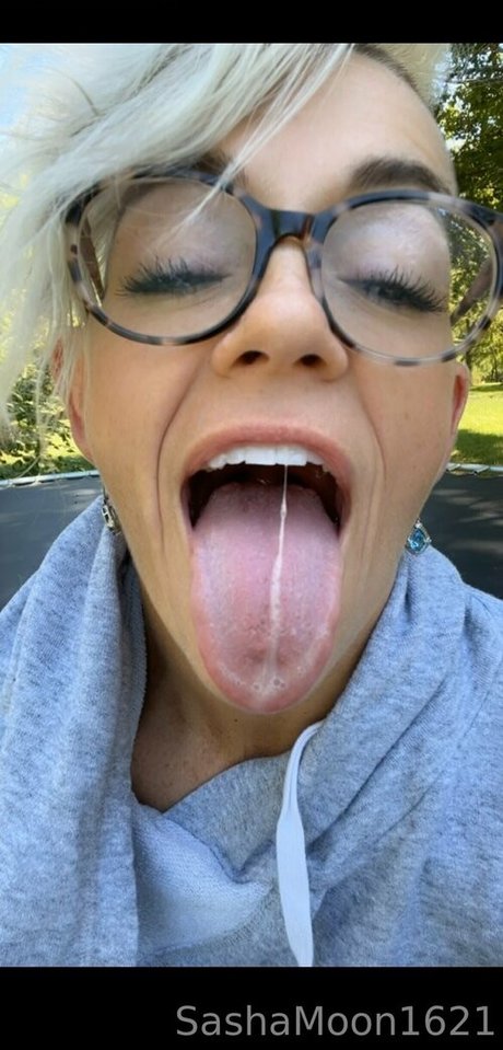 sashamoon1621 hot actress images