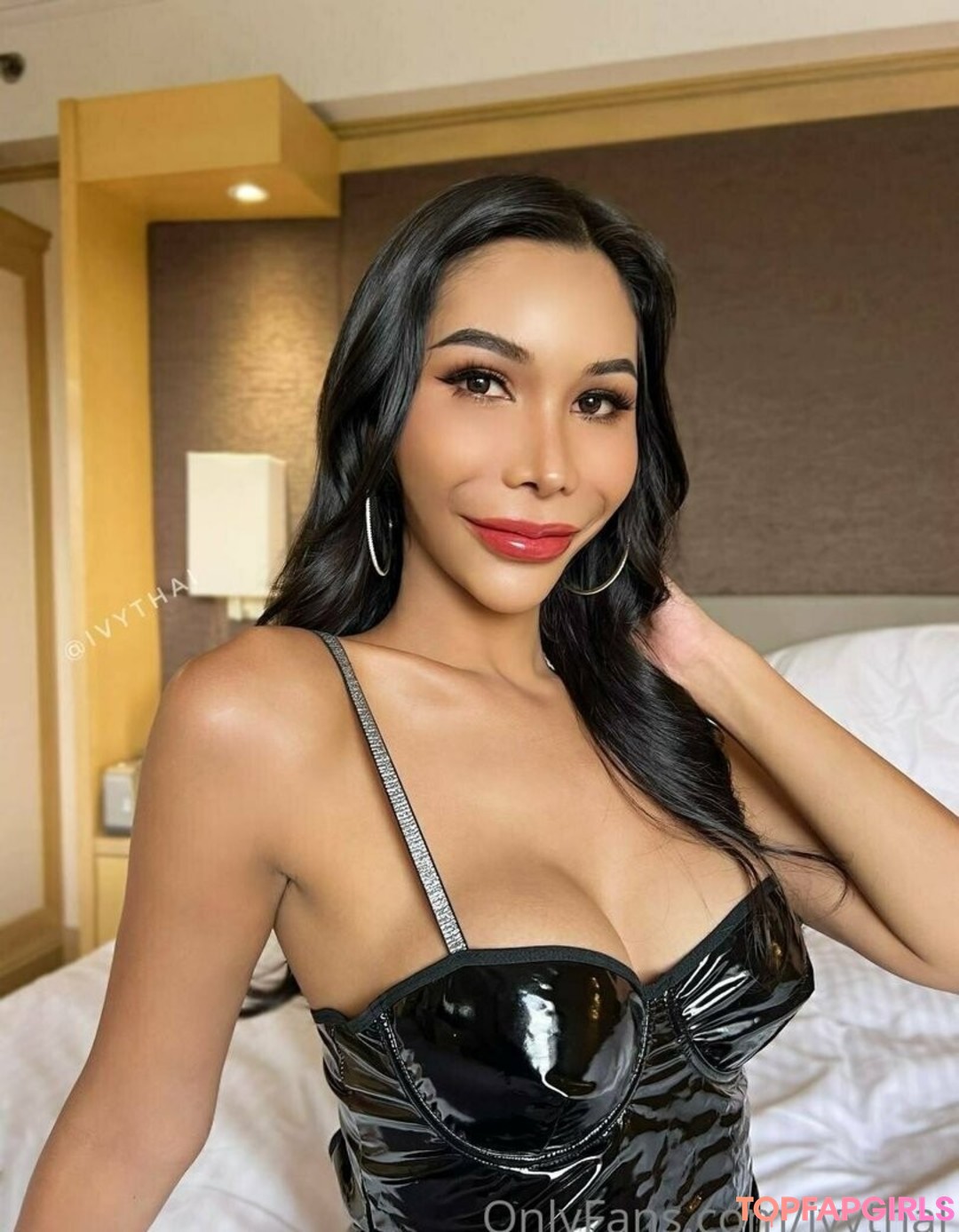 flat chested onlyfans naked galleries