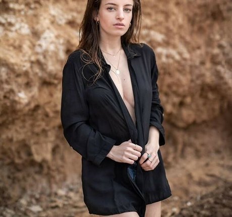 Noga Etin model adult gallery