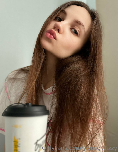 youngy lizzy model pornographic images