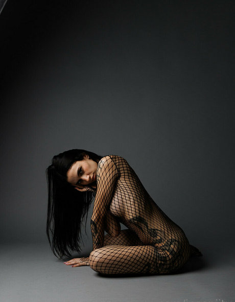 inseniity nude star photo