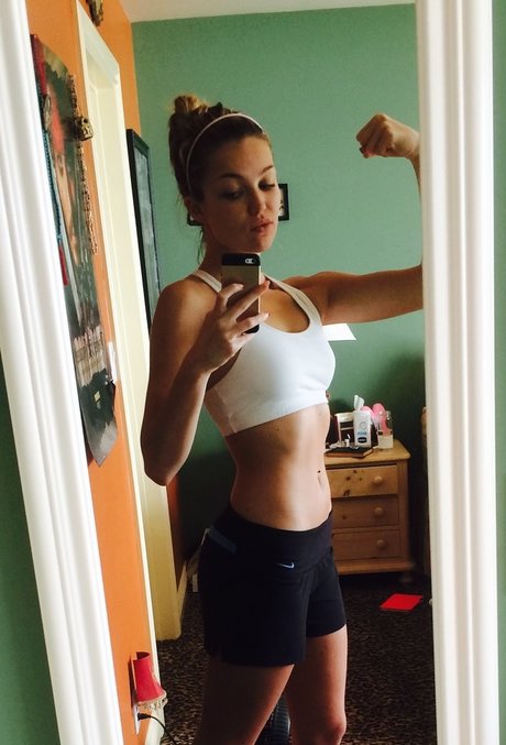 Lili Simmons pretty actress images