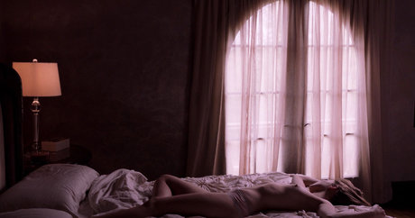 Lili Simmons star sexy img