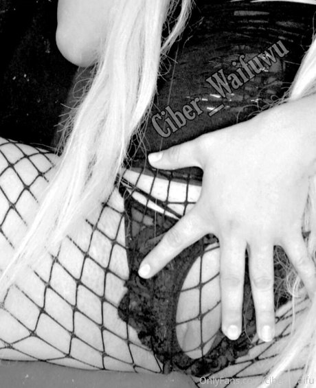 Ciberwaifuwu pretty actress photo