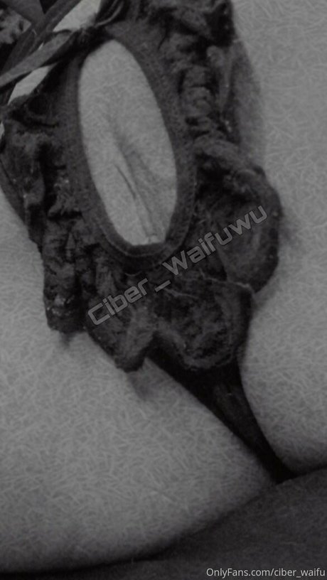 Ciberwaifuwu model sexy img