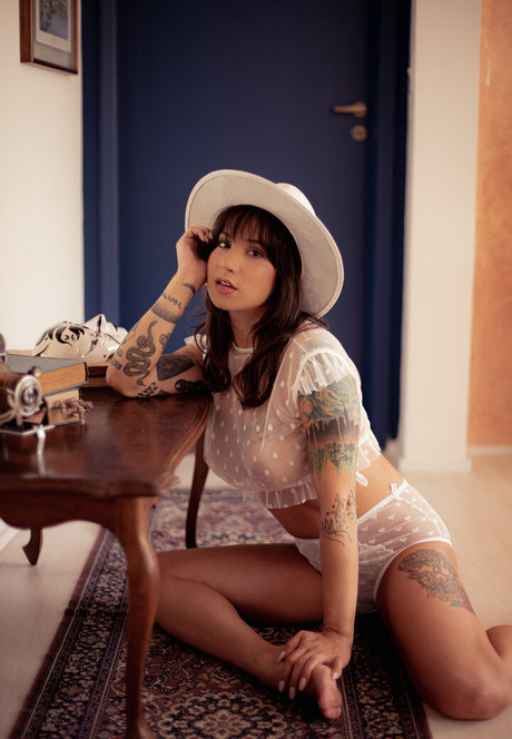 Thais Marin model porn photo