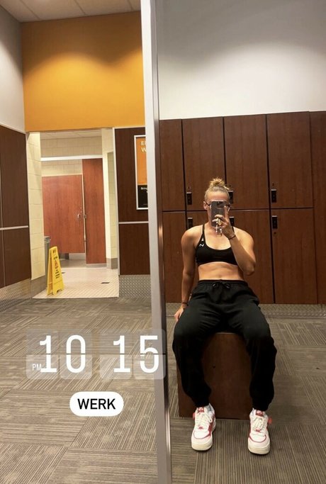 kailanovak hot model picture