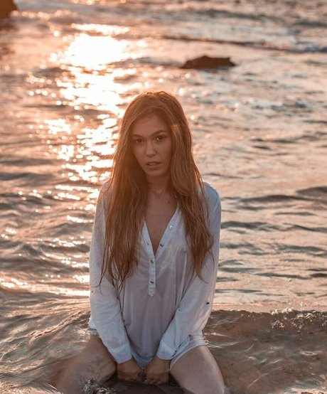 Aya Gutman pretty model galleries