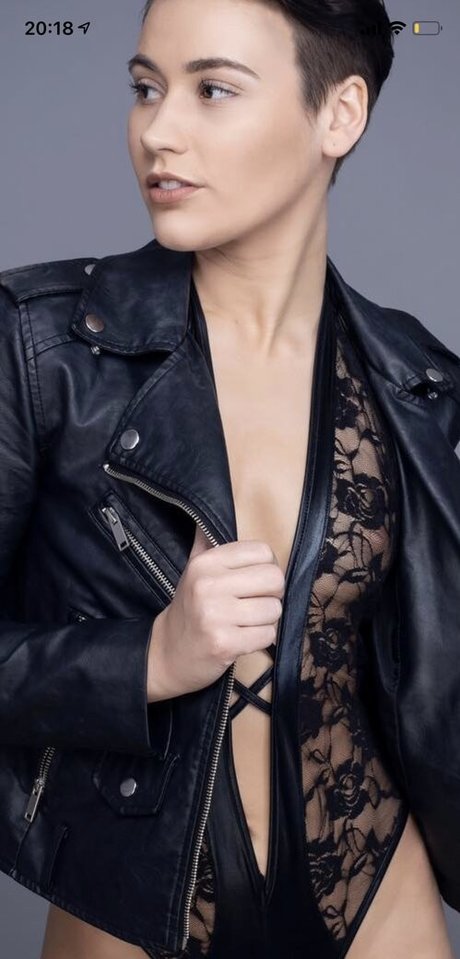 Laura Jane Dunkerley model img