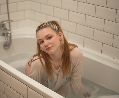 Nomi Teee exclusive star galleries