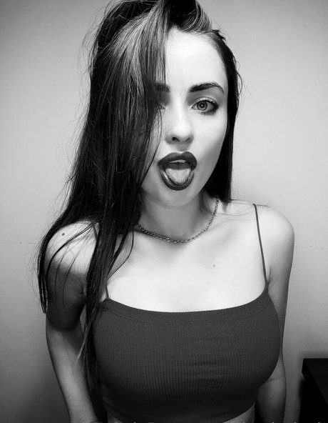 miracle leah model hd img