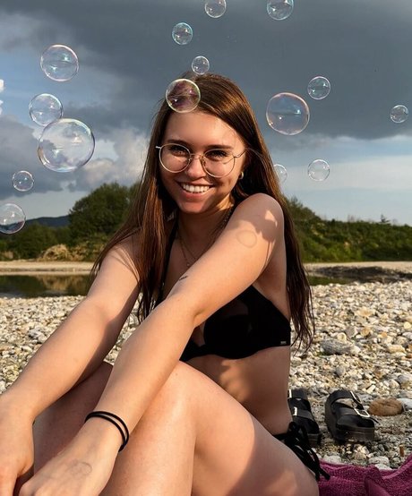 Anna Kauer nice star images