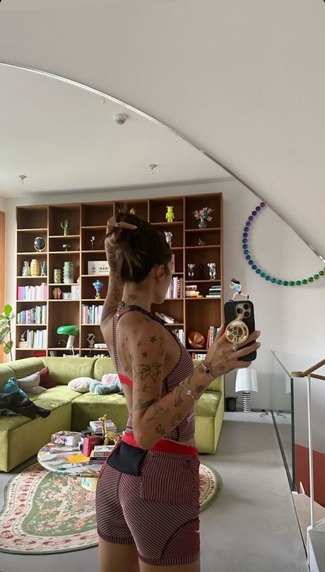 DJ Peggy Gou pornstar sex image