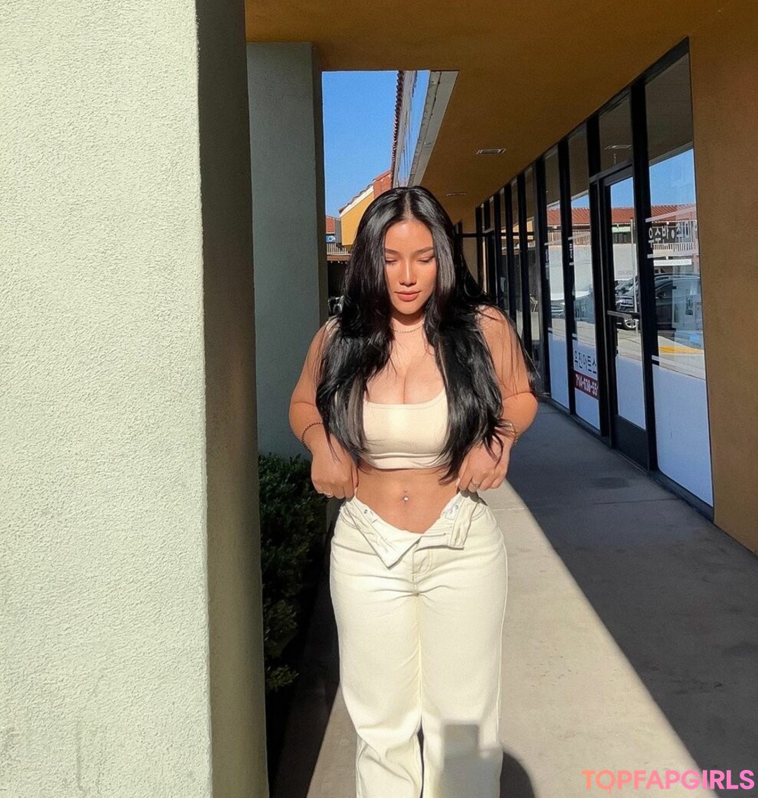 flat chested onlyfans nudes picture