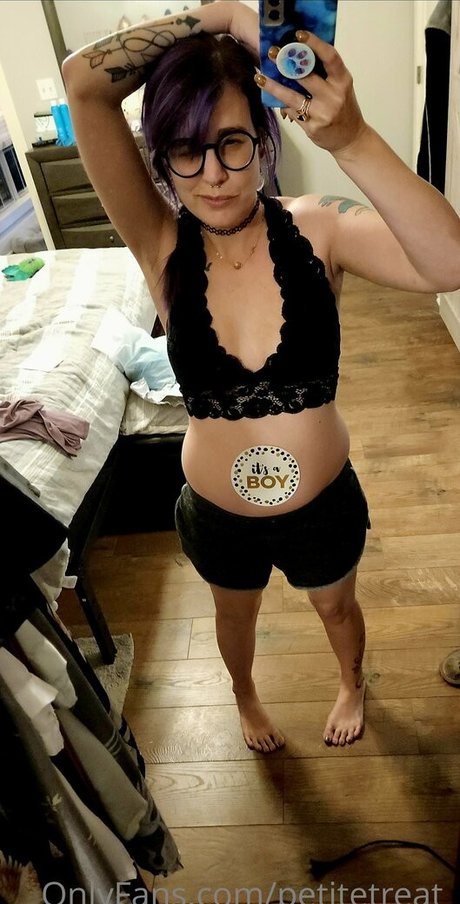 petitetreat_ nudes star picture