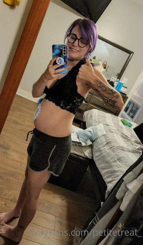 petitetreat_ star sexy pic