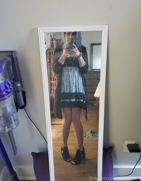 petitetreat_ star sexy picture