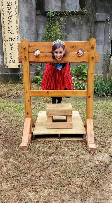 blonde secretary onlyfans hd pic