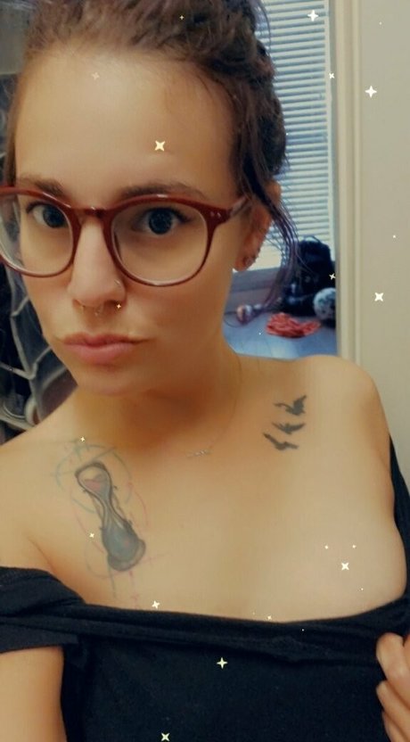 petitetreat_ model free pics