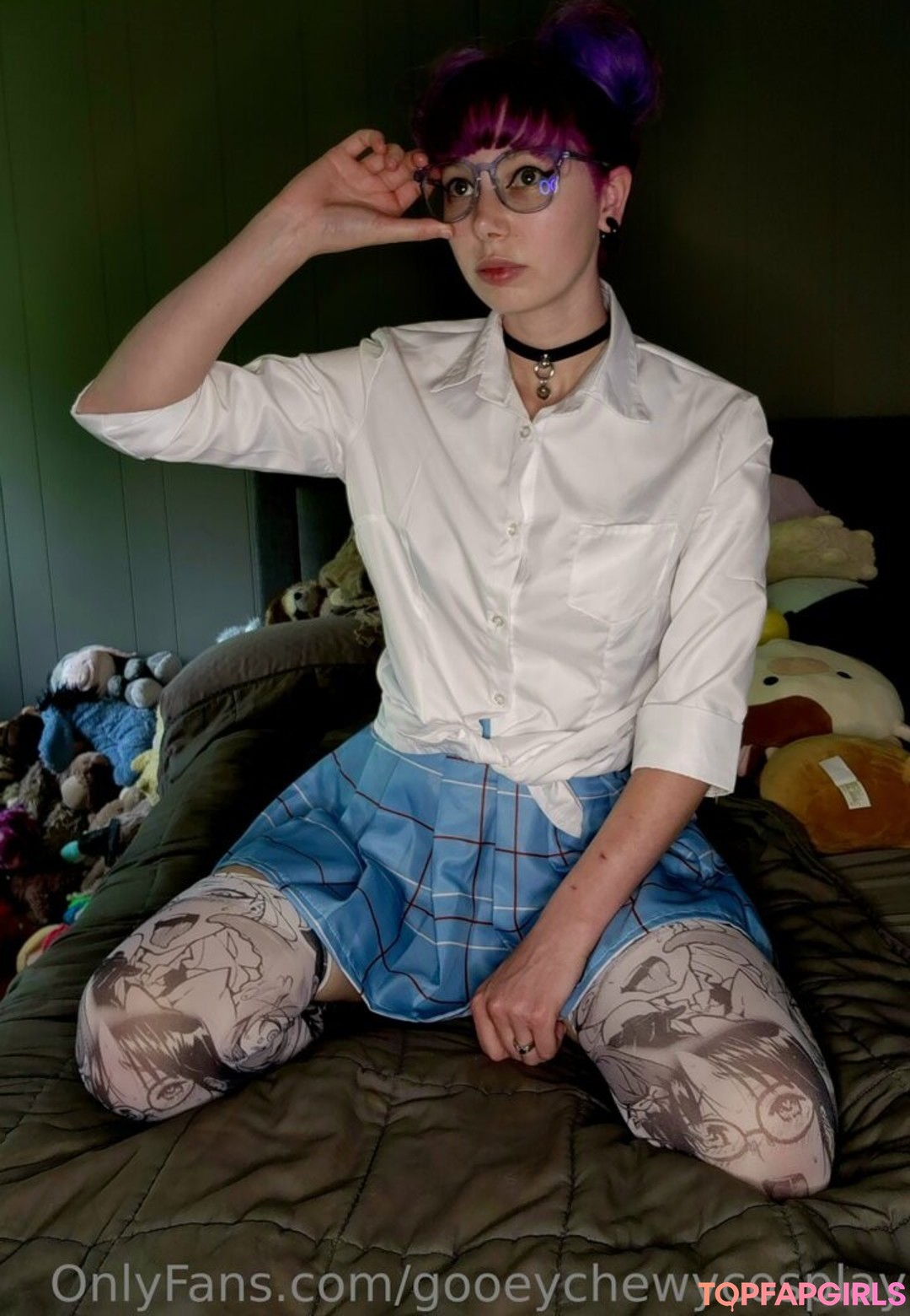 gooeychewycosplay art model picture
