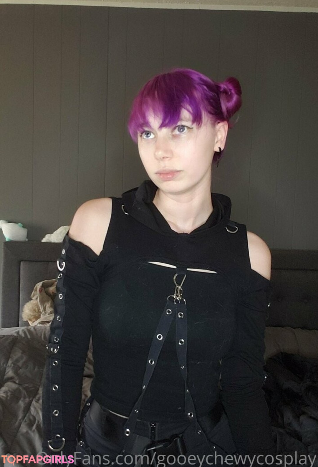 gooeychewycosplay top profile image