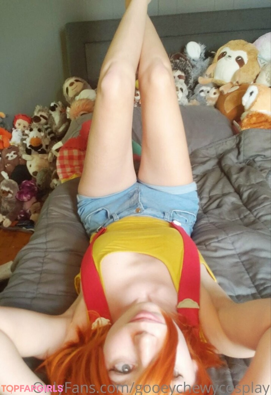 gooeychewycosplay model img