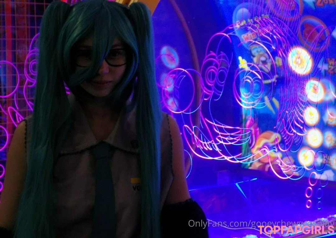 gooeychewycosplay model sex picture