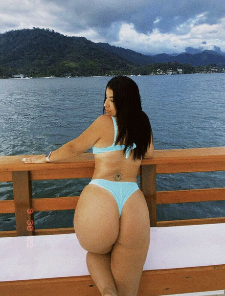 Lisandra Bonatti model top images