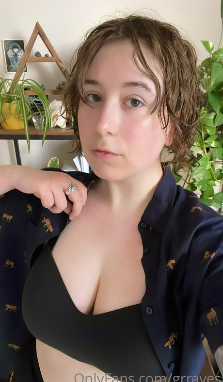 grraves nude actress archive