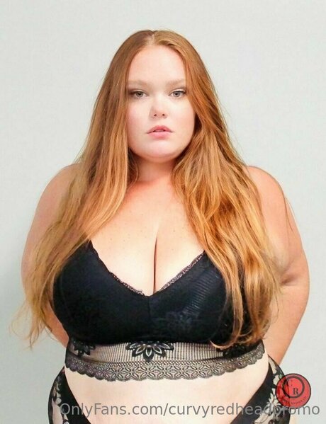 curvyredheadpromo model hd image