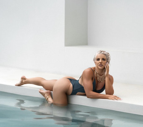 Asha Coulthard naked model images