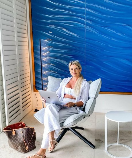 Asha Coulthard pornstar xxx photo