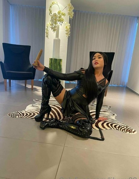 lilyuw88 top profile image