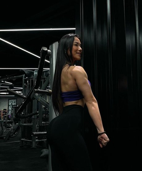 Hale Cabbar top model image